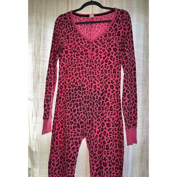 PINK VS I only sleep in pink cheetah/leopard long sleeve onesie - Picture 3 of 4